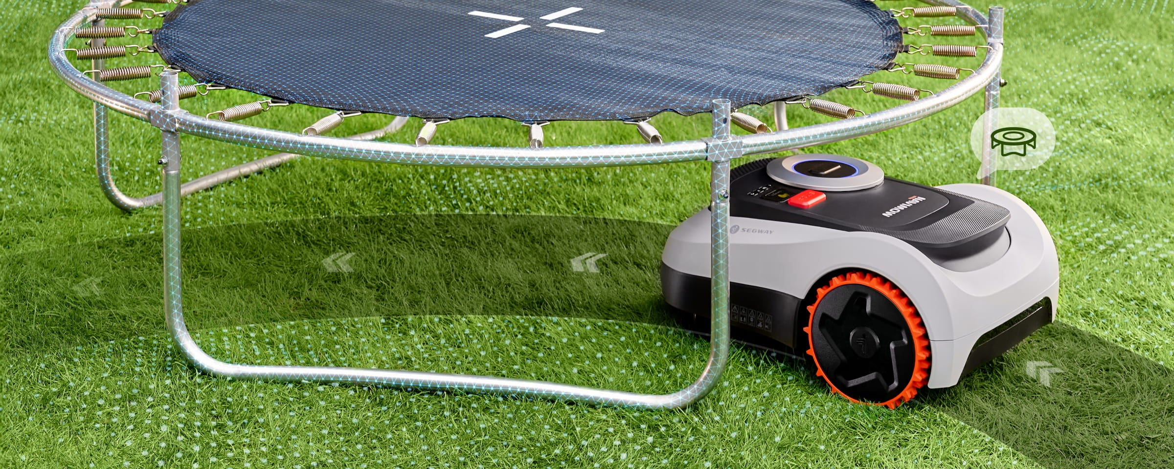 Segway Navimow robotgräsklippare klipper gräset under en stor grå studsmatta.