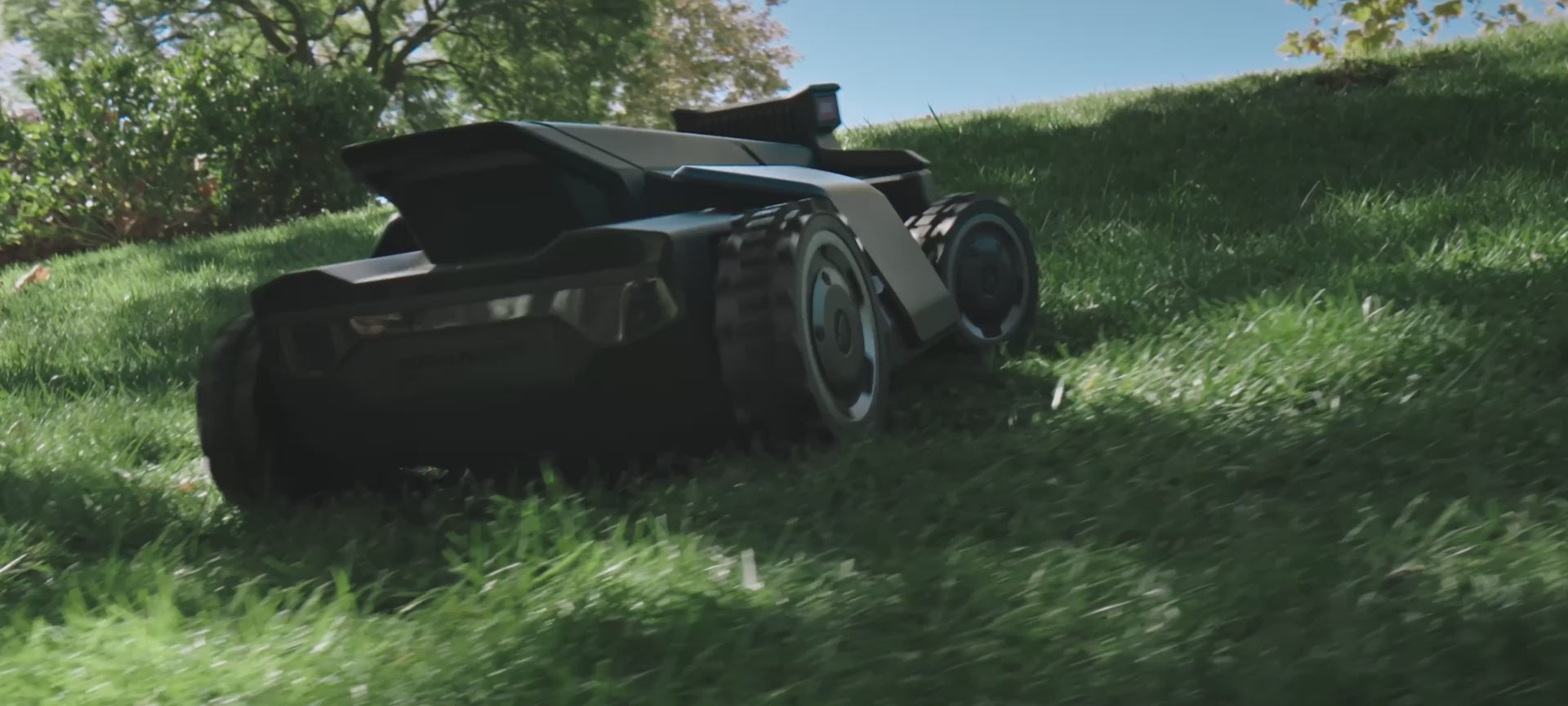 Ladda video: Fyrhjulsdrivna robotgräsklippare (AWD) för branta sluttningar.
